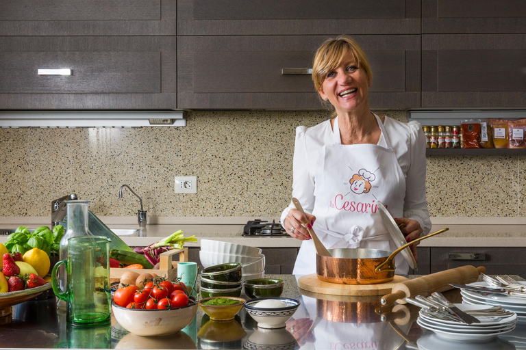 Genoa: Market and Cooking Class at a Local's home