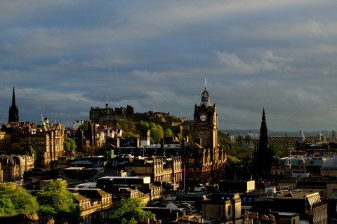 Edimburgo: Dark History Royal Mile Walking TourEdimburgo: tour a piedi del Royal Mile della storia oscura