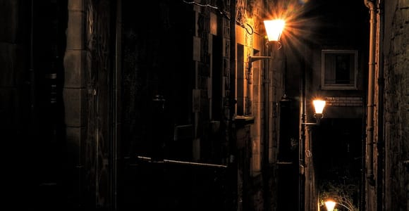 Edinburgh: Dark History Royal Mile Walking Tour