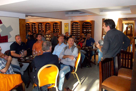 Bucarest: Cata de vinos Tour en primer lugar Wine Bar