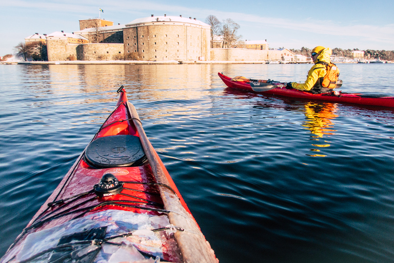 Stockholm: 3-stündiges Winter-Kajak- und Fika-Erlebnis