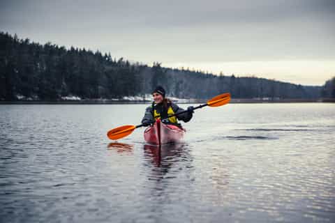 Stockholm: 3-Hour Winter Kayaking and Fika Experience