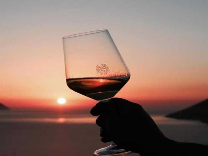 Lipari: tour in cantina e degustazione di vini al tramonto