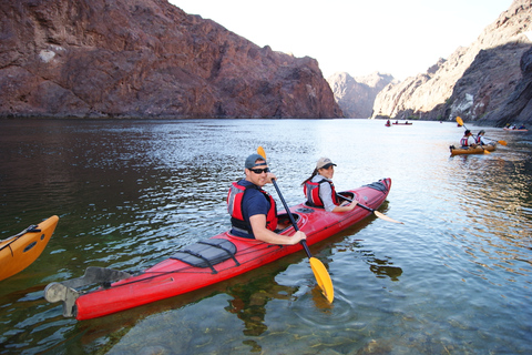 Da Las Vegas: Tour guidato della Grotta di Smeraldo in kayak