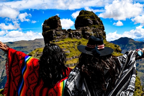 Z Cusco: całodniowa wycieczka Waqrapukara z posiłkami