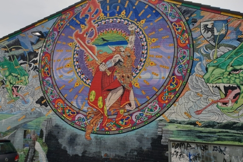 Belfast: Murals Taxi Tour Tour with City Center Pickup and Drop-Off