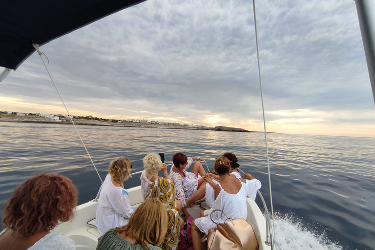 Polignano a Mare: Crucero en lancha rápida a las cuevas con aperitivoCrucero en grupo