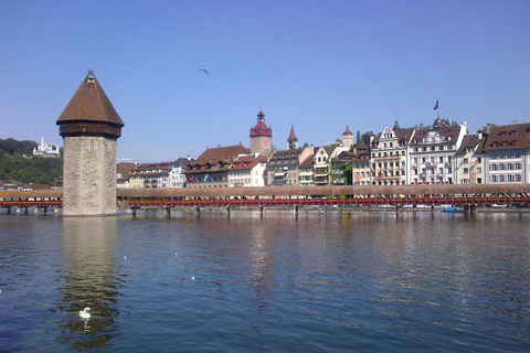 Kleingruppentour Luzern Stadt inkl. Seefahrt ab BaselVon Basel aus: Geführter Tagesausflug nach Luzern & Schifffahrt auf dem Vierwaldstättersee