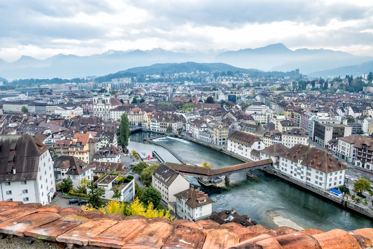 Luzern City Tour met kleine groepen incl. Meercruise vanuit BazelVan Basel: begeleide dagtocht naar Luzern en cruise op het Vierwoudstrekenmeer