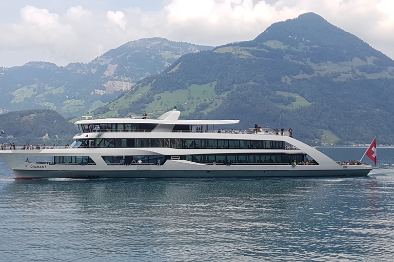 Tour en grupo pequeño por la ciudad de Lucerna incl. Crucero por el lago desde BasileaDesde Basilea: excursión guiada de un día a Lucerna y crucero por el lago de Lucerna