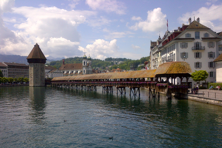 Luzern Discovery: excursão para pequenos grupos e cruzeiro pelo lago saindo da BasiléiaDe Basileia: viagem de um dia guiada a Lucerna e Cruzeiro no Lago Lucerna