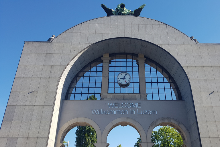 Visite en petit groupe de la ville de Lucerne incl. Croisière sur le lac au départ de BâleDe Bâle: excursion guidée d'une journée à Lucerne et croisière sur le lac des Quatre-Cantons