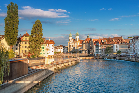 Kleingruppentour Luzern Stadt inkl. Seefahrt ab BaselVon Basel aus: Geführter Tagesausflug nach Luzern & Schifffahrt auf dem Vierwaldstättersee