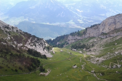Excursión dorada de ida y vuelta en grupo reducido al Monte Pilatus desde LucernaDesde Lucerna Excursión al Monte Pilatus en tren, barco y teleférico