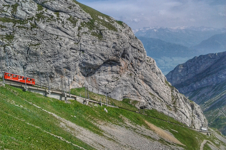 Mt.Pilatus Golden Round Trip Wycieczka w małej grupie z ZurychuZ Zurychu: Złota wycieczka w obie strony na górę Pilatus