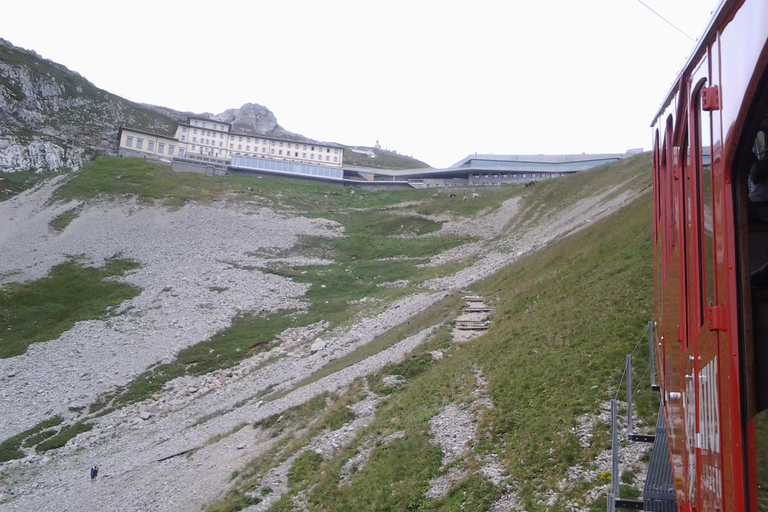 Mt.Pilatus Golden Round Trip Wycieczka w małej grupie z ZurychuZ Zurychu: Złota wycieczka w obie strony na górę Pilatus