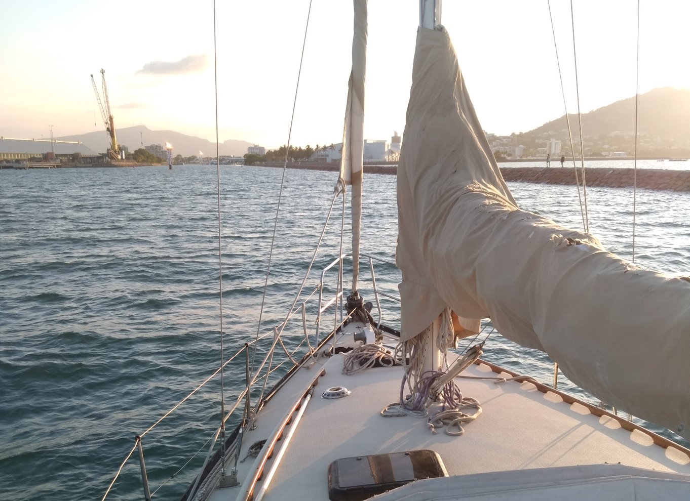 Townsville: Sunset Sailing Tour Boat Cruise Townsville