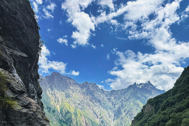 Kazbegi: Gveleti Waterfalls Private Tour with 4x4