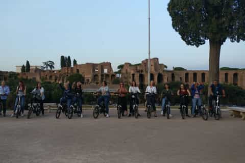 Roma: noleggio di biciclette elettriche di 3 ore con combinazione di attrazione opzionale