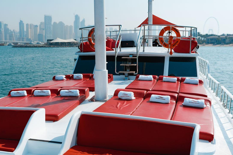 Dubai: Crociera turistica della Marina con vista sulla ruota di AinCrociera turistica in Marina a bordo di uno yacht