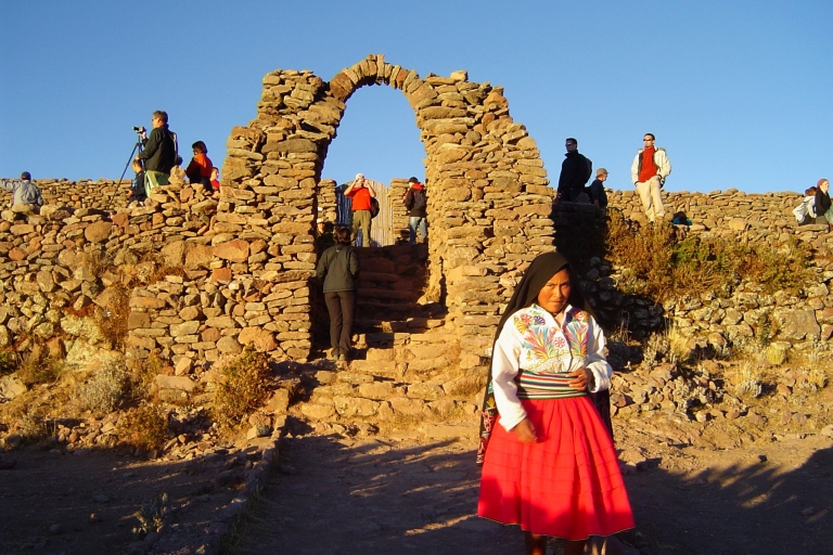 Tour de 1 día del lago Titicaca, islas de los uros y Taquile