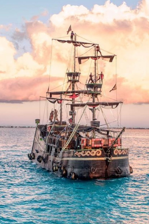 Battle on a Pirate Ship - Blog - Pirate Show Cancun