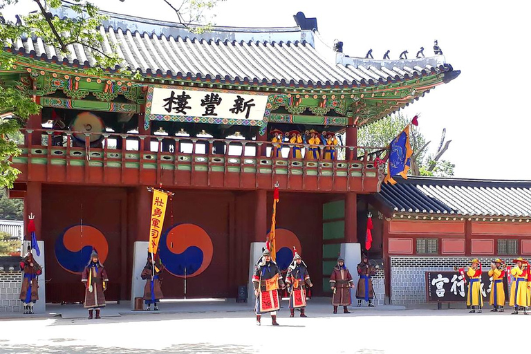 Suwon: Hwaseong, Starfield Library, and Hangnidan-gil Tour
