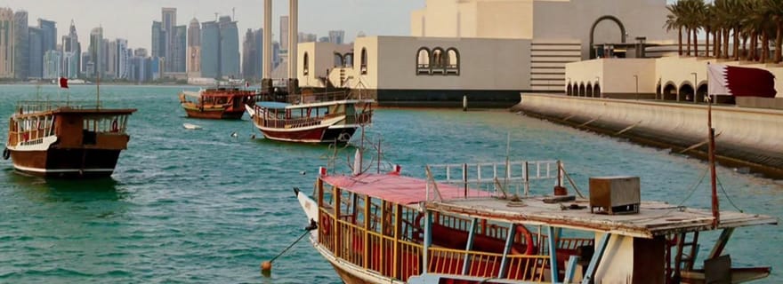 Doha : croisière en boutre en soirée avec vue sur les toits de la ville