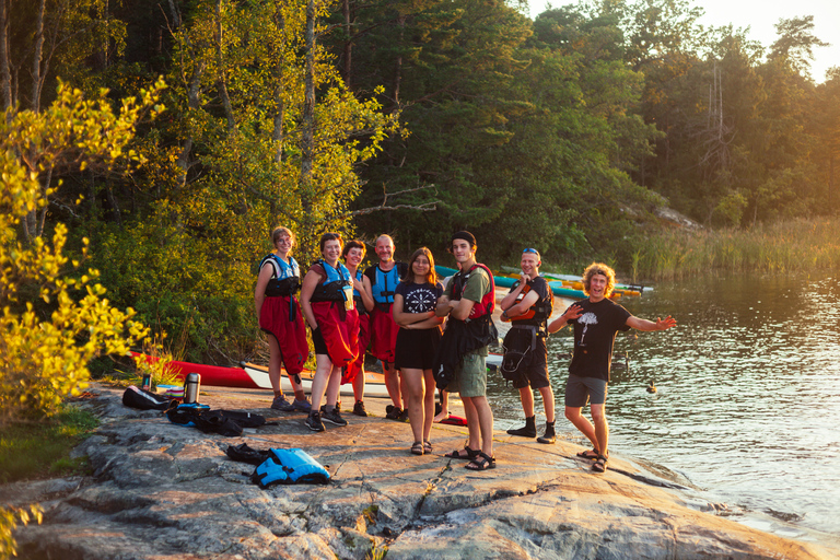 Sztokholm: Wycieczka kajakiem po archipelagu wysp i piknik na świeżym powietrzuPółdniowa wycieczka kajakowa z Outdoor Fika