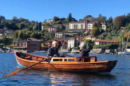 Bellagio: Rudererlebnis in einem alten Holzboot auf dem Comer See