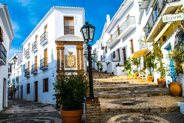 Malaga : excursion d&#039;une journée à Frigiliana et Nerja avec vin et tapasDepuis l&#039;hôtel RIU de Torremolinos