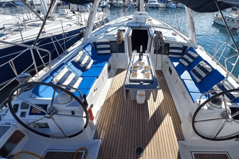 Barcelona: Luxury Private Yacht Cruise