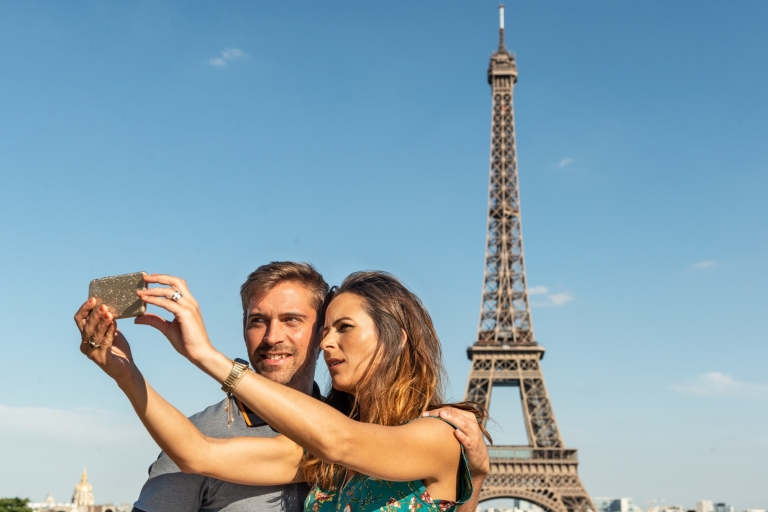 Paris : billet coupe-file pour la Tour Eiffel avec audioguideSommet de la Tour Eiffel coupe-file, premier et deuxième niveaux
