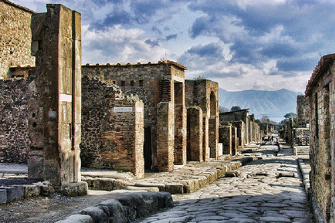 Napels: shuttlebus naar PompeiiShuttlebus naar Pompeii – vertrek om 11.05 uur