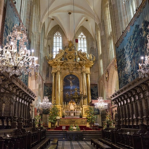 Krakow's Wawel Cathedral, Old Town & City Basilica Tour