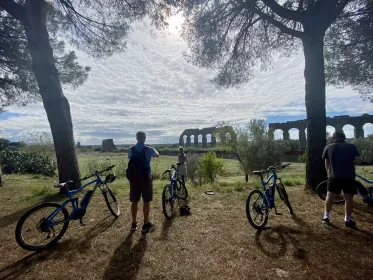 Rom: Appian Way E-Bike Tour mit Katakomben, Aquädukten und Essen
