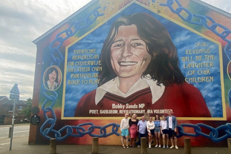 Belfast: Murale Taxi TourWycieczka z odbiorem i dowozem do centrum miasta