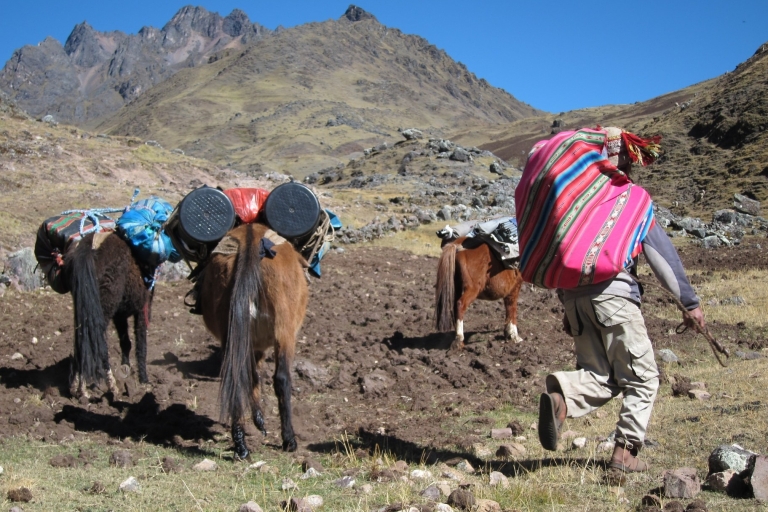 Desde Cusco: excursión de 2 días a la montaña Arcoíris y acampada