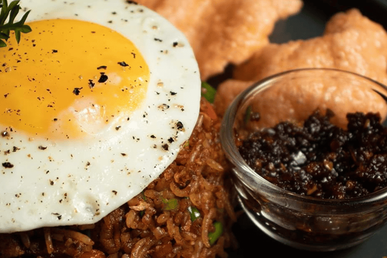 Colombo : Dégustation de cuisine de rue sri-lankaise sur le toit d&#039;un bar