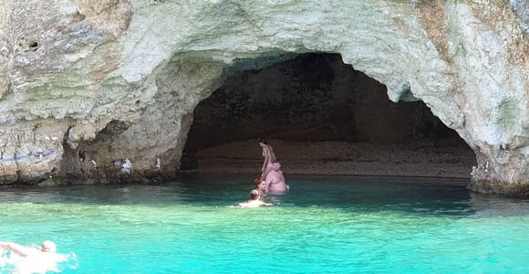 Nydri: Island-hopping Boat Cruise with Lunch and Drinks