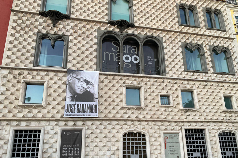 Lisbon: Private full Day Sightseeing tour by tuk-tuk.