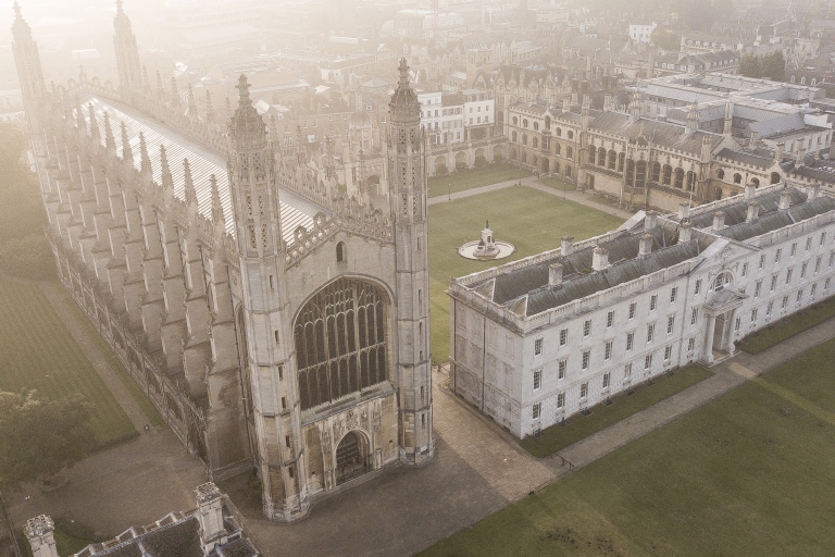 Cambridge: University Walking Tour and Punting Cruise Shared Punting and Walking Tour