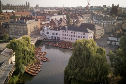 Cambridge: wycieczka piesza po uniwersytecie i rejs łodziąPrywatna wycieczka po pontonach i piesza wycieczka