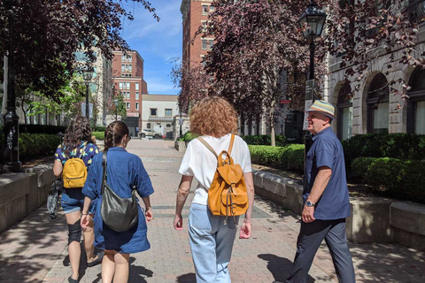 Old Montreal: 1.5-Hour Walking Tour of the East Side Tour in French East