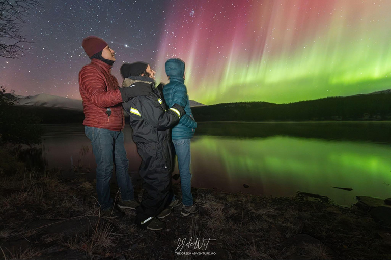 Tromsø: Northern Lights Hunt with Photos and Hot Food