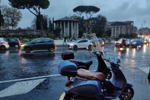 Rzym: wycieczka z przewodnikiem po mieście Vespa