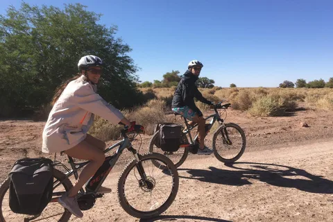De San Pedro de Atacama: aventura em E-biking na Laguna Cejar