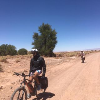 Ab San Pedro de Atacama: Laguna Cejar E-Bike-Abenteuer