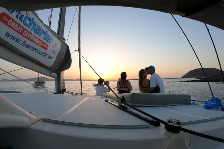 Fuerteventura: Sunset Catamaran Trip to Lobos Island Private Trip