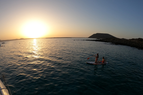 Fuerteventura: Sunset Catamaran Trip to Lobos Island Private Trip